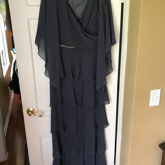 Elegant evening dress - Picture 4 of 6